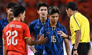 ASEAN Cup 2026 áp dụng hàng loạt quy định mới của World Cup: Cầu thủ che miệng tranh cãi sẽ dính thẻ đỏ