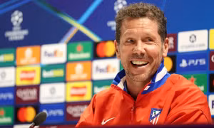 HLV Atletico phản ứng khi bị nói là 'mê tín' trước trận gặp Arsenal