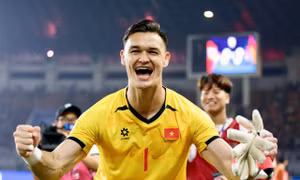 Patrik Lê Giang, ‘người nhện’ trong khung gỗ và cơn đau đầu của HLV Kim Sang-sik 