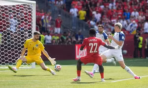 Chủ nhà Canada thoát hiểm trận ra quân, giành điểm số đầu tiên trong lịch sử World Cup 
