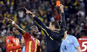 FIFA sẽ phạt thẻ đỏ với cầu thủ... che miệng tại World Cup 2026