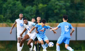 Đội tuyển Việt Nam thúc thủ 0-4 trước dàn ngoại binh của Thép Xanh Nam Định