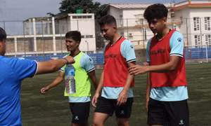Tìm kiếm niềm vui trong bóng đá, hay cách người Nepal vượt qua những khó khăn 