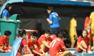 SEA Games 33: ĐT nữ Việt Nam phải mua đồ ăn thêm, đi hơn 4 tiếng mới tới sân tập