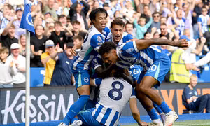 Brighton ngược dòng đánh bại Man City trên sân nhà 