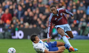 Thua Aston Villa 1-2, Man City đứt mạch toàn thắng