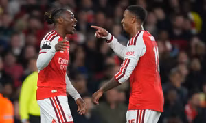 Arsenal thắng trận thứ 14 liên tiếp ở vòng bảng Champions League