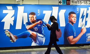Suy ngẫm từ scandal của Mbappe: Làm ngôi sao cũng phải được xem như một nghề