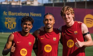 Chưa có bàn thắng, Anthony Gordon vẫn chiếm trọn cảm tình ở Barca