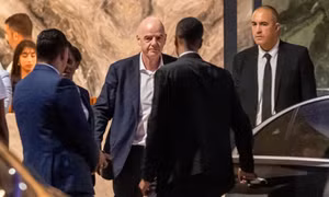 Chủ tịch FIFA Gianni Infantino đối mặt nguy cơ không được tranh cử 