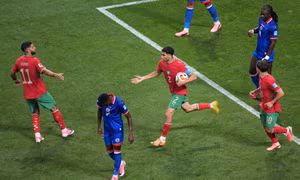 Hakimi và Saibari tỏa sáng, Morocco ngược dòng kịch tính vào vòng knock-out