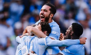 Rayan Cherki, lời giải cho khoảng trống De Bruyne ở Man City