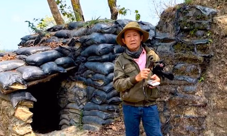 Ông Chung tại đền Preah Vihear nơi những người lính Sư đoàn 307 từng ở, hiện đã được công nhận là Di sản Văn hoá Thế giới 