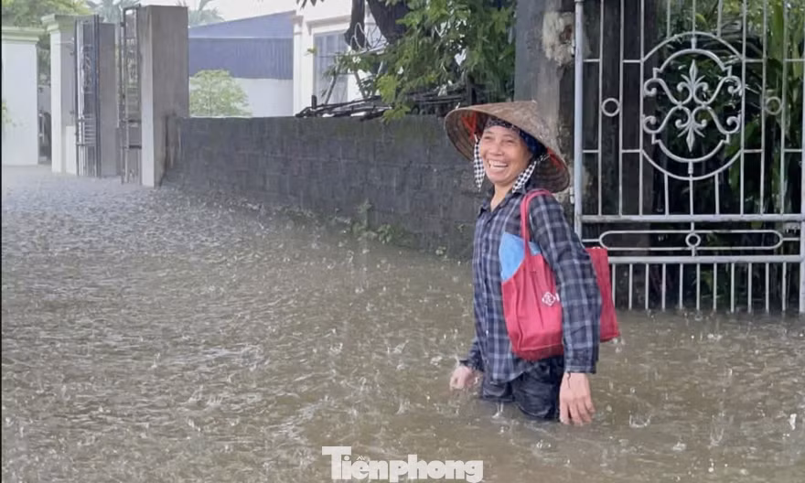 Nhiều khu vực ở Ninh Bình ngập sâu, nước sông Hoàng Long dâng cao trở lại