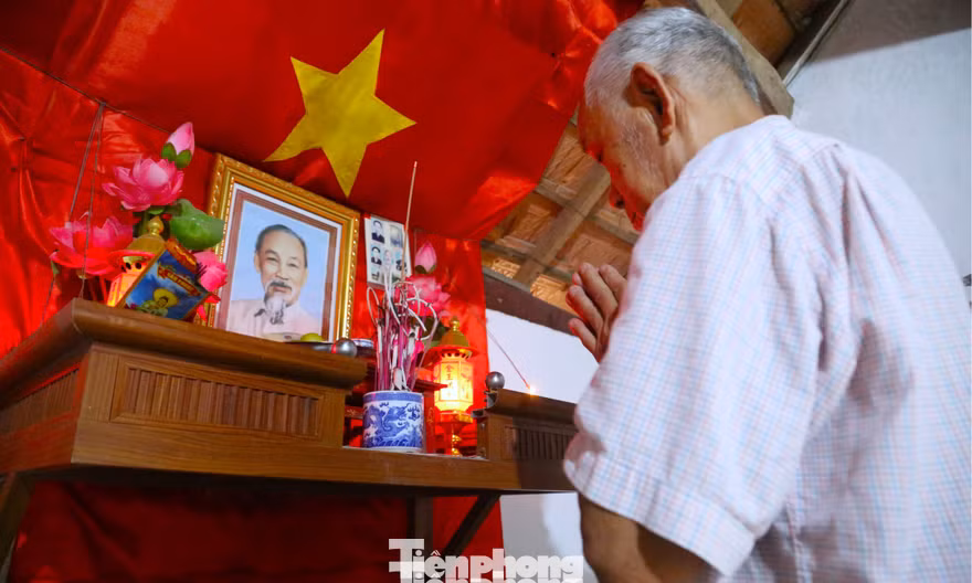 Bàn thờ Bác Hồ trong mỗi nếp nhà ở Kim Liên