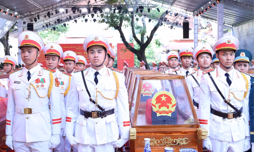 Lễ viếng, truy điệu và an táng 731 hài cốt liệt sĩ được quy tập tại Công viên Lê Thị Riêng