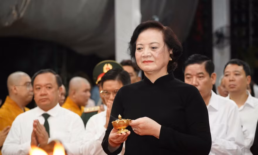 Sáng nay diễn ra Lễ viếng, truy điệu và an táng 731 hài cốt liệt sĩ được quy tập tại Công viên Lê Thị Riêng