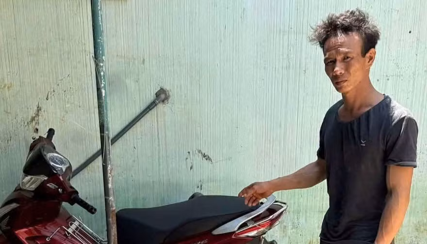 Bắt đối tượng dùng kéo đánh người, cướp xe máy trong ruộng mía