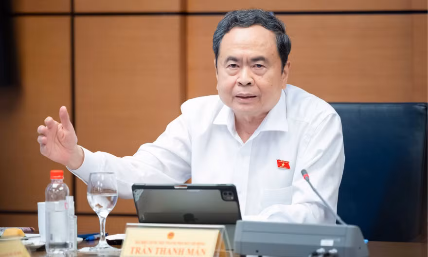 Chủ tịch Quốc hội: Phân cấp mạnh nhưng không nới lỏng kỷ cương pháp luật
