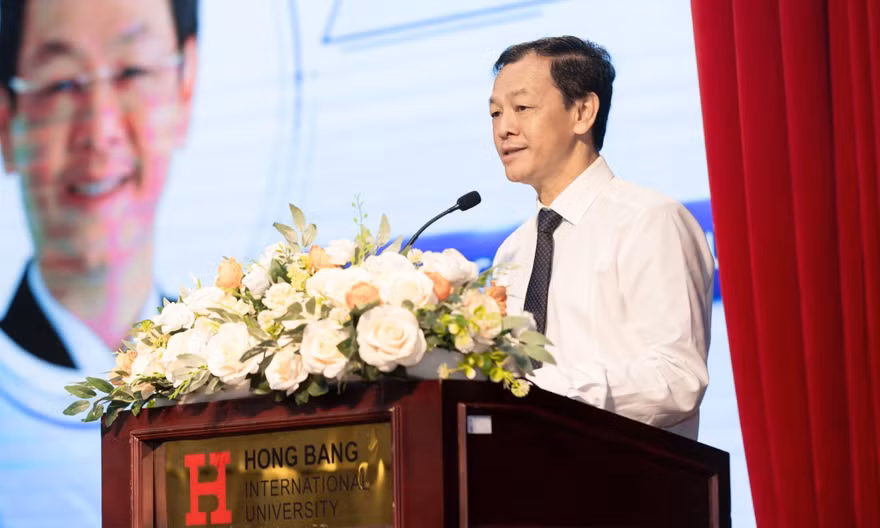 Bác sĩ Nguyễn Tri Thức và hành trình hơn 25 năm gắn bó với ngành y trước khi xin thôi chức Thứ trưởng