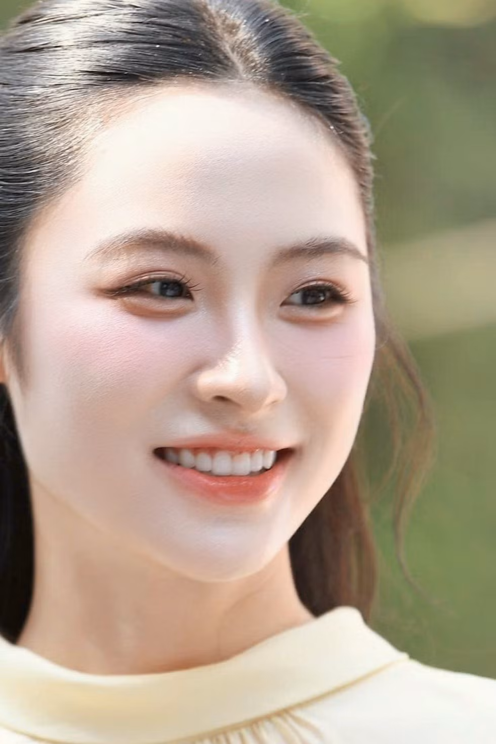 Á hậu Vân Nhi: 'Mạng xã hội tiềm ẩn nhiều rủi ro với người trẻ'