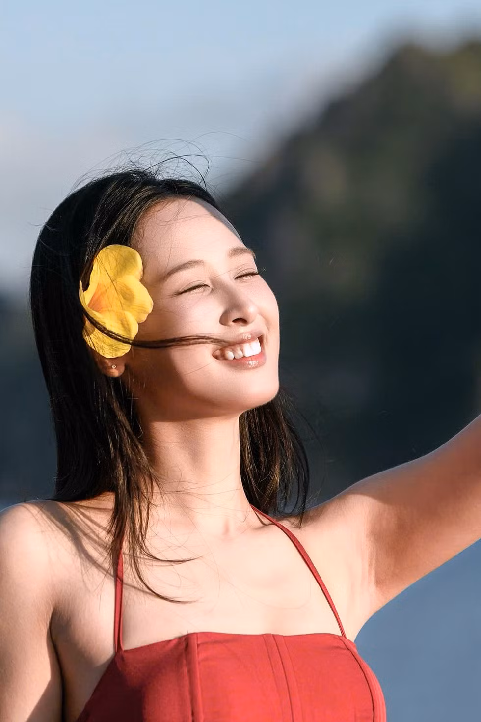 Các cô gái Hoa hậu Việt Nam giữa biển trời Vân Đồn