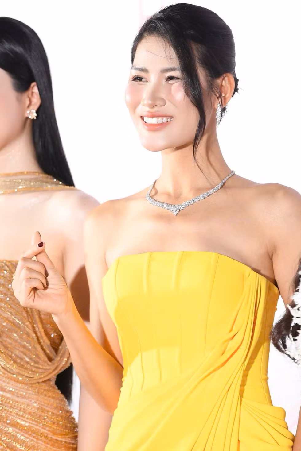 Đại sứ Hoa hậu Việt Nam cổ vũ thí sinh tỏa sáng