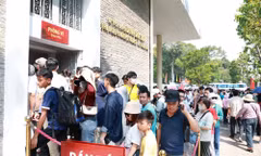 Từ lúc thu phí máy ảnh, doanh thu Dinh Độc Lập ra sao?