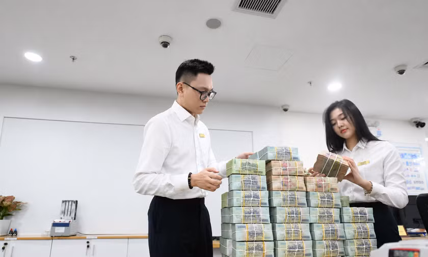 Thấy gì về biến động lãi suất ngân hàng?