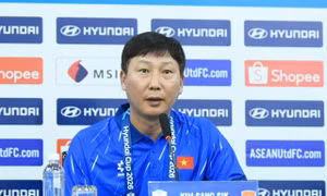 HLV Kim Sang-sik: 'Tuyển Việt Nam không được chủ quan trước Malaysia'