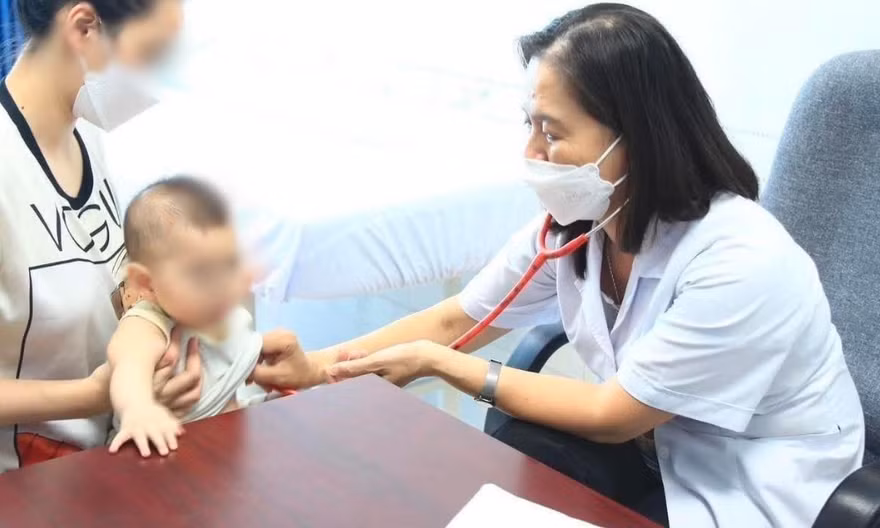 Trẻ sơ sinh trước ‘cơn bão’ mắc vi rút hợp bào hô hấp nguy hiểm