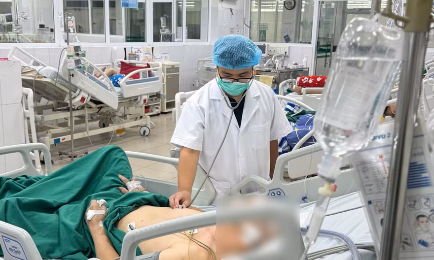 Nhiều người mắc cúm A diễn biến khó lường: Sốt nhẹ vẫn suy hô hấp nặng, nguy kịch