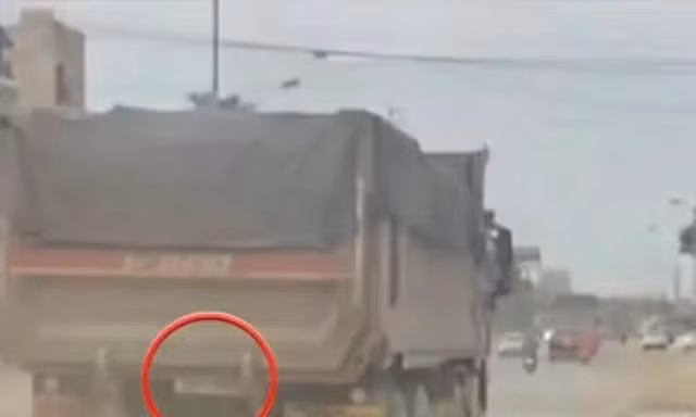 Dùng ô tô biển số trắng chở khách và có thu tiền, bị phạt như thế nào?