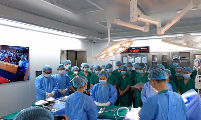 Phút cuối xúc động tiễn biệt nữ bác sĩ hiến tạng, cứu sống ba người 