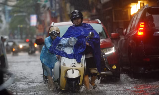 Đường phố Hà Nội thành sông