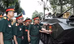 Kiểm tra xe, pháo quân sự trước giờ tổng hợp luyện tại Quảng trường Ba Đình