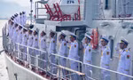 Tàu ngầm kilo, tàu mặt nước và Không quân Hải quân luyện tập diễu binh trên biển