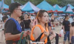 Cảnh tượng đối lập tại các bãi tắm ở Đồ Sơn 