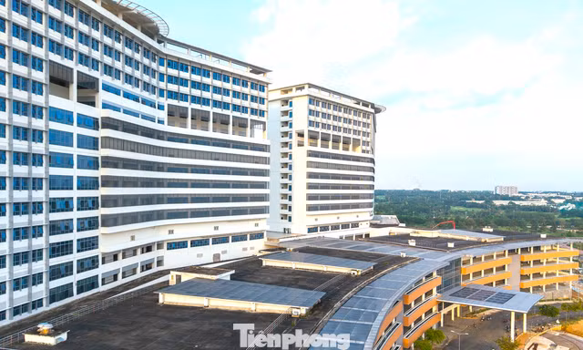 Bệnh viện lớn nhất TPHCM sau 10 năm xây dựng