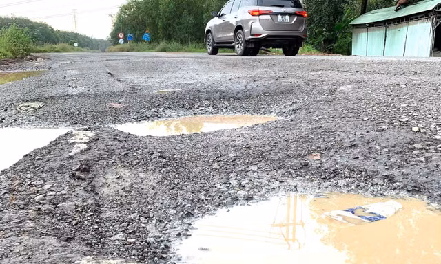 Đường nối TPHCM - Đồng Nai lưu thông 80 km/h, tài xế chỉ dám chạy 20 km/h 