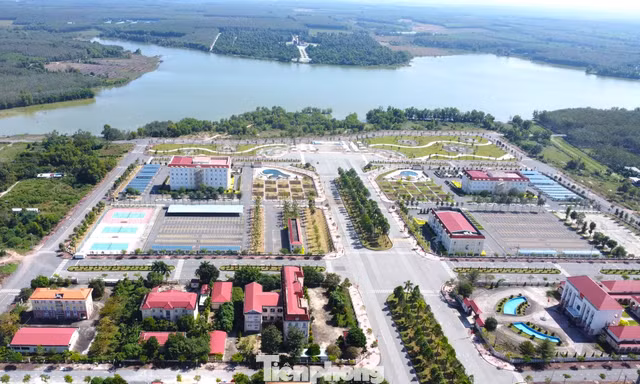 Trung tâm hành chính một xã ở TPHCM đẹp như tranh bên ‘bản giao hưởng ký ức’