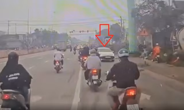 Phạt nặng tài xế lái ô tô ngược chiều ở TPHCM