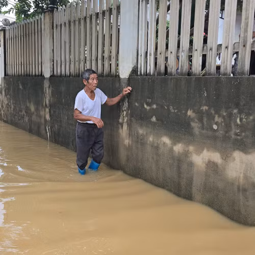 Người dân 'rốn lũ' Thái Nguyên khắc phục hậu quả mưa bão