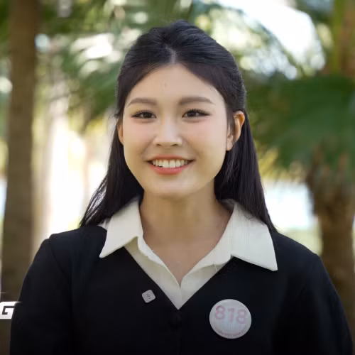 Thủ khoa biết 6 ngoại ngữ ở Hoa hậu Việt Nam: 'Tháng nào tôi cũng làm thiện nguyện'