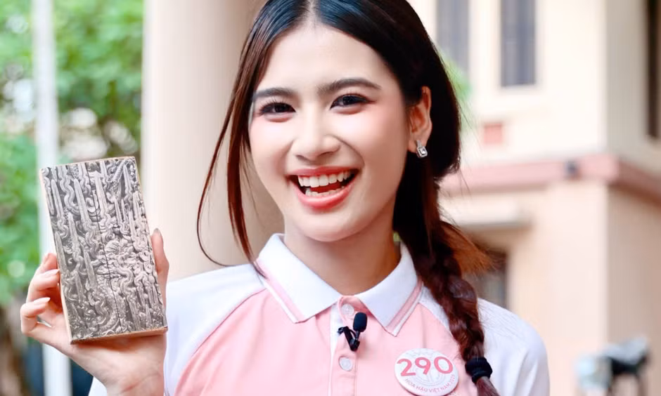 Thí sinh Hoa hậu Việt Nam giải mật thư 