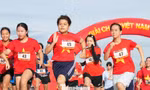 Bạn trẻ Đà Nẵng 'phủ đỏ' đường chạy 'Việt Nam tôi đó'