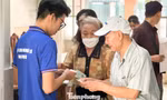 'Áo xanh' Đà Nẵng, Quảng Trị tình nguyện hỗ trợ đổi thẻ đảng viên