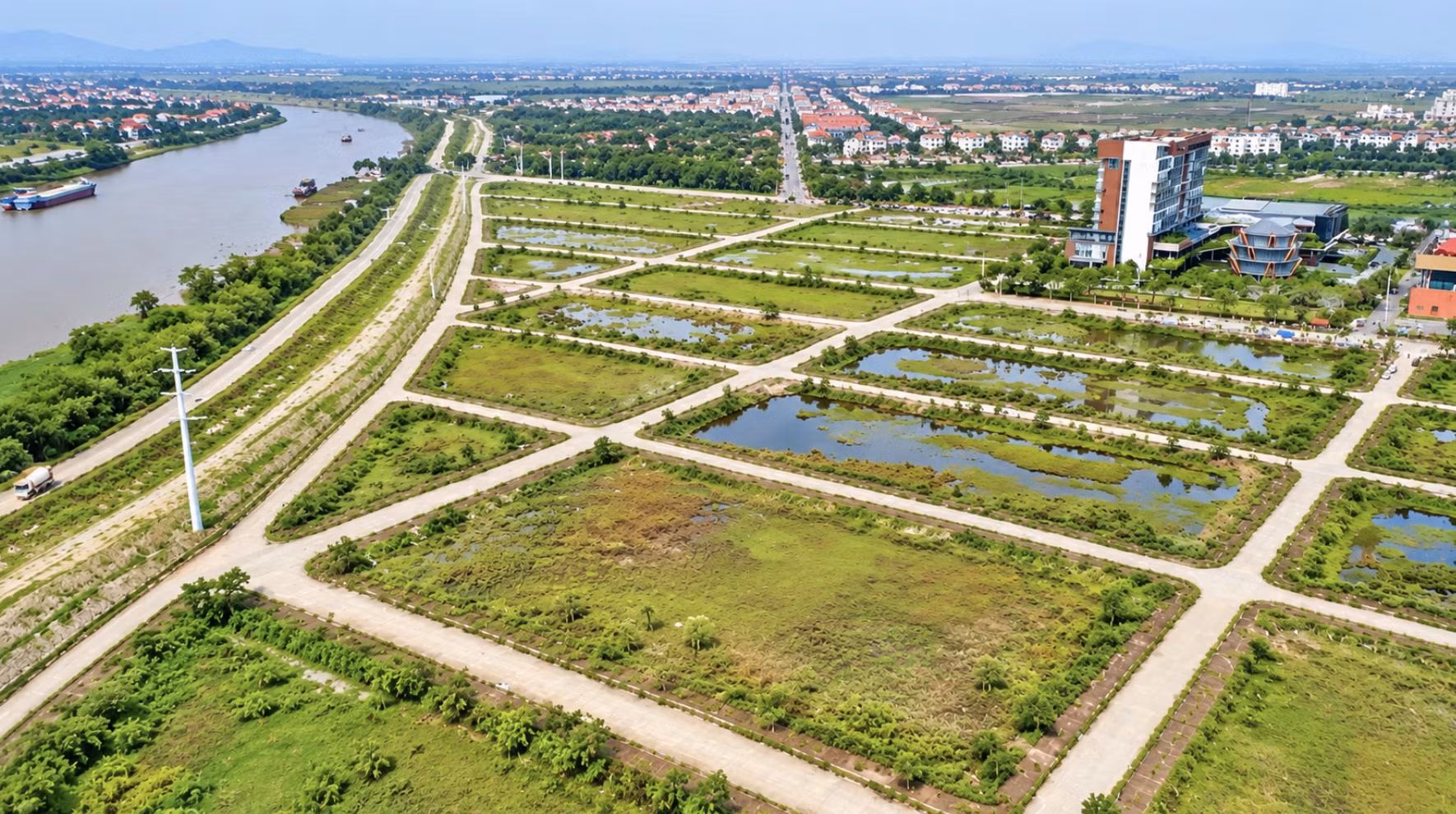 Khu ‘đất vàng’ bỏ hoang nhiều năm ở Ninh Bình sắp được đấu giá có gì đặc biệt?