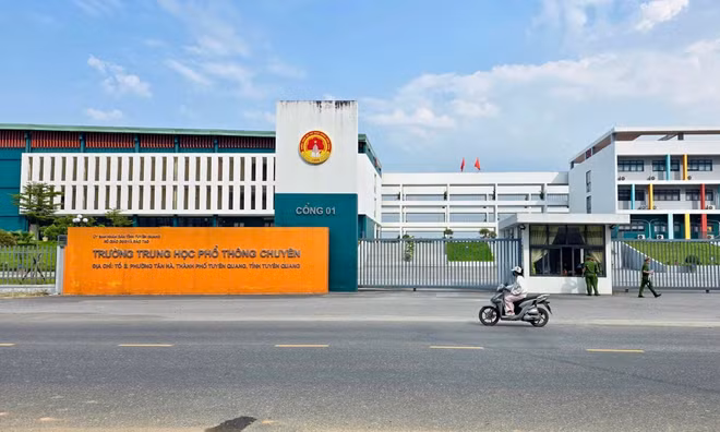 Tranh luận nóng việc Bộ GD&ĐT muốn ‘trộn’ học sinh thi tốt nghiệp