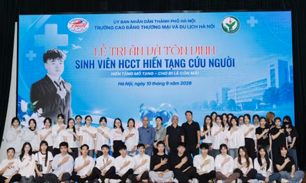 Lễ tri ân đặc biệt dành cho nam sinh 19 tuổi